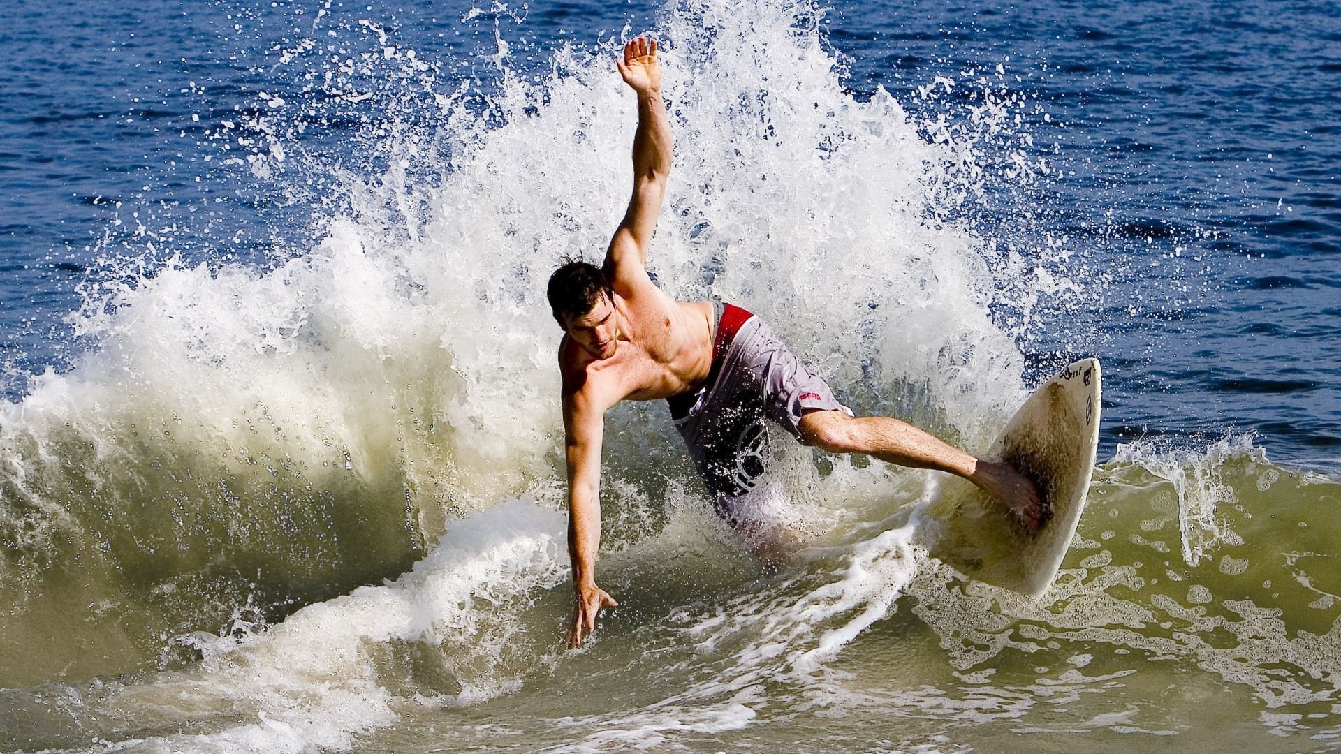 拜仁边锋速度制胜,多次突破,拜仁边路